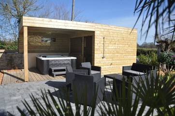 Gîte pour 6 personnes, avec sauna et jacuzzi ainsi que jardin et terrasse à Pleumeur-Gautier