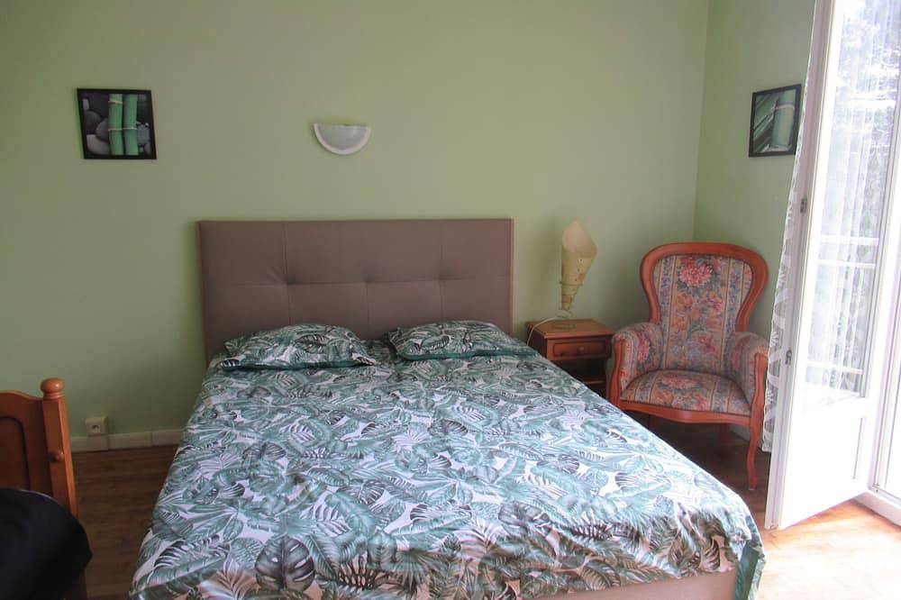 House 800m from the beaches of Beg Leguer, with enclosed garden with trees in Beg-Léguer, Lannion