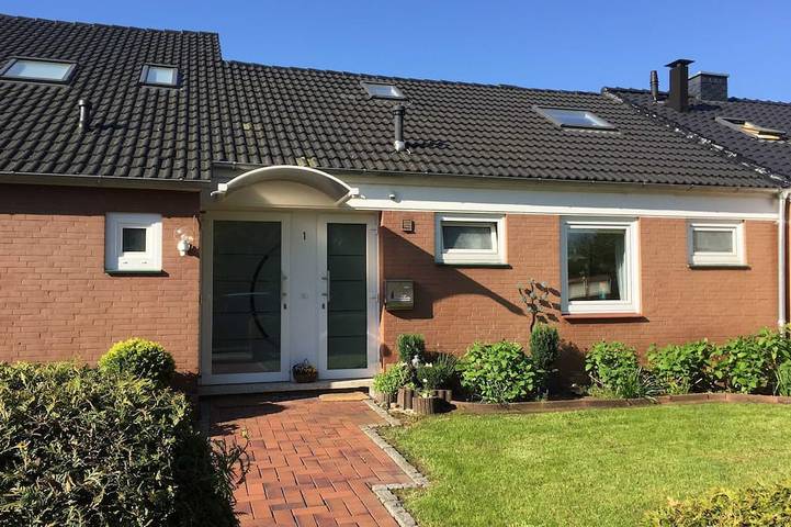 Ferienwohnung für 3 Personen, mit Terrasse und Garten in Leer