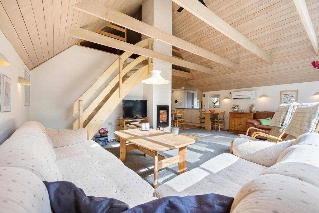 Idyllic thatched holiday home in Houstrup - dogs welcome in Nørre Nebel, Varde Region