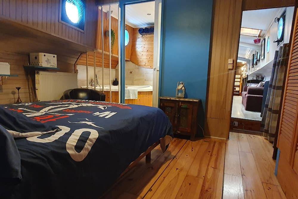 Experience A Bord D'une Peniche Centenaire in Plombières-lès-Dijon, Dijon region