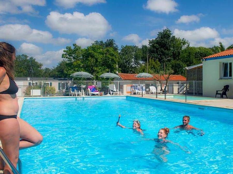 Camping Les Catalpas - Mobile home 6 persons - Mobile-home | Classic | 3 Bedrooms | 6 Pers. | Raised terrace in Saint-Georges-de-Didonne, Côte de Beauté