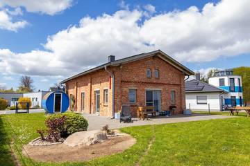 Ferienhaus für 6 Personen, mit Terrasse und Garten sowie Sauna, mit Haustier in Sundhagen