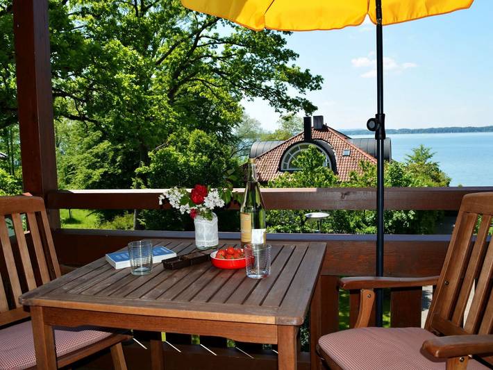 Ferienwohnung für 3 Personen, mit Balkon und Sauna sowie Seeblick in Chieming