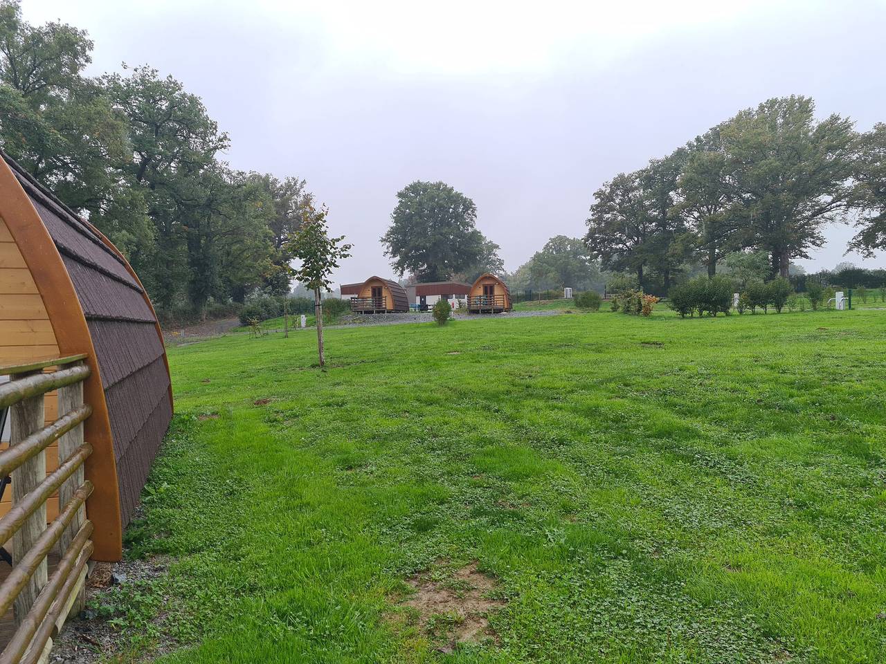 Cabane forestière en Berry près d'une base nautique in Pouligny-Notre-Dame, Région de La Châtre