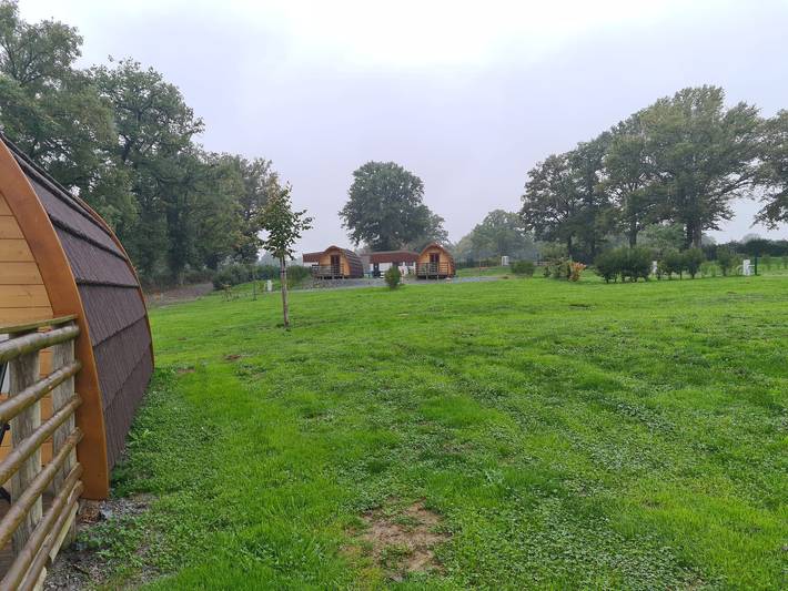 Waldhütte in Berry in der Nähe eines Wassersportzentrums in Pouligny-Notre-Dame, La Châtre und Umgebung