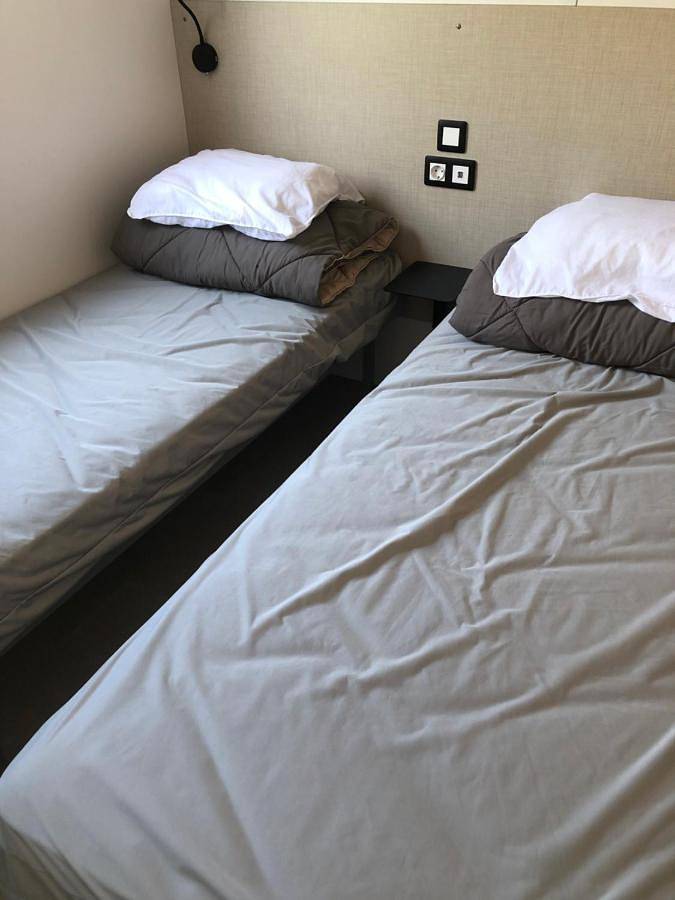 Camping pour 6 personnes, avec sauna et piscine ainsi que vue et terrasse, animaux acceptés à Sète - 3