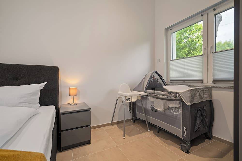Neues Ferienhaus mit Boot am See – Ihr moderner hundefreundlicher Rückzugsort in Schwarz, Mecklenburgische Seenplatte