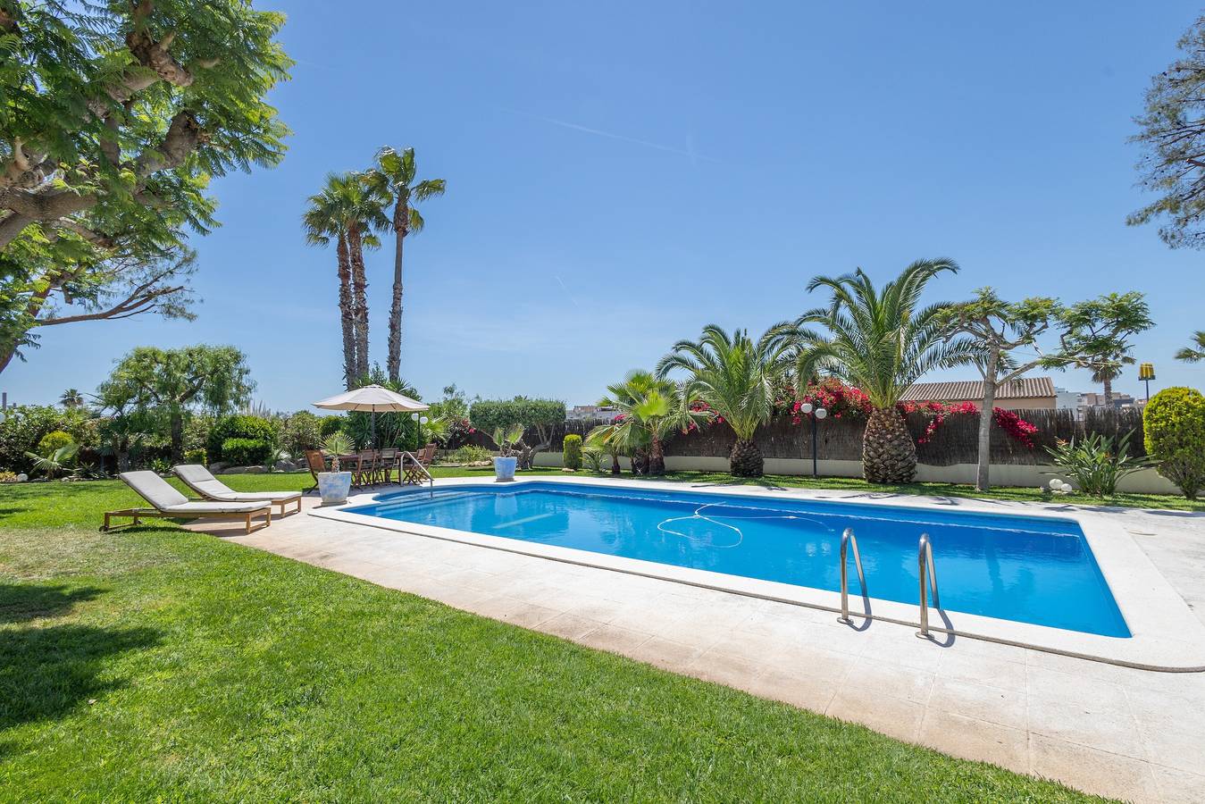 Vakantiehuis 'Elegant, Privacy en Comfort' met Zeezicht, Privézwembad en Wi-Fi in Calafell, Costa Dorada