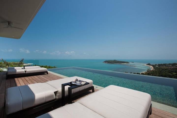 Villa pour 8 personnes, avec jardin et bassin pour enfant ainsi que piscine et vue