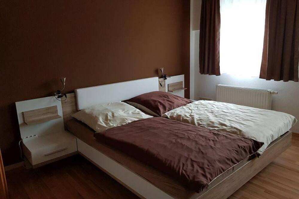 Ganze Wohnung, Ferienwohnung 110qm, 3 Schlafzimmer, max. 6 Personen in Gomadingen, Neckar-Alb