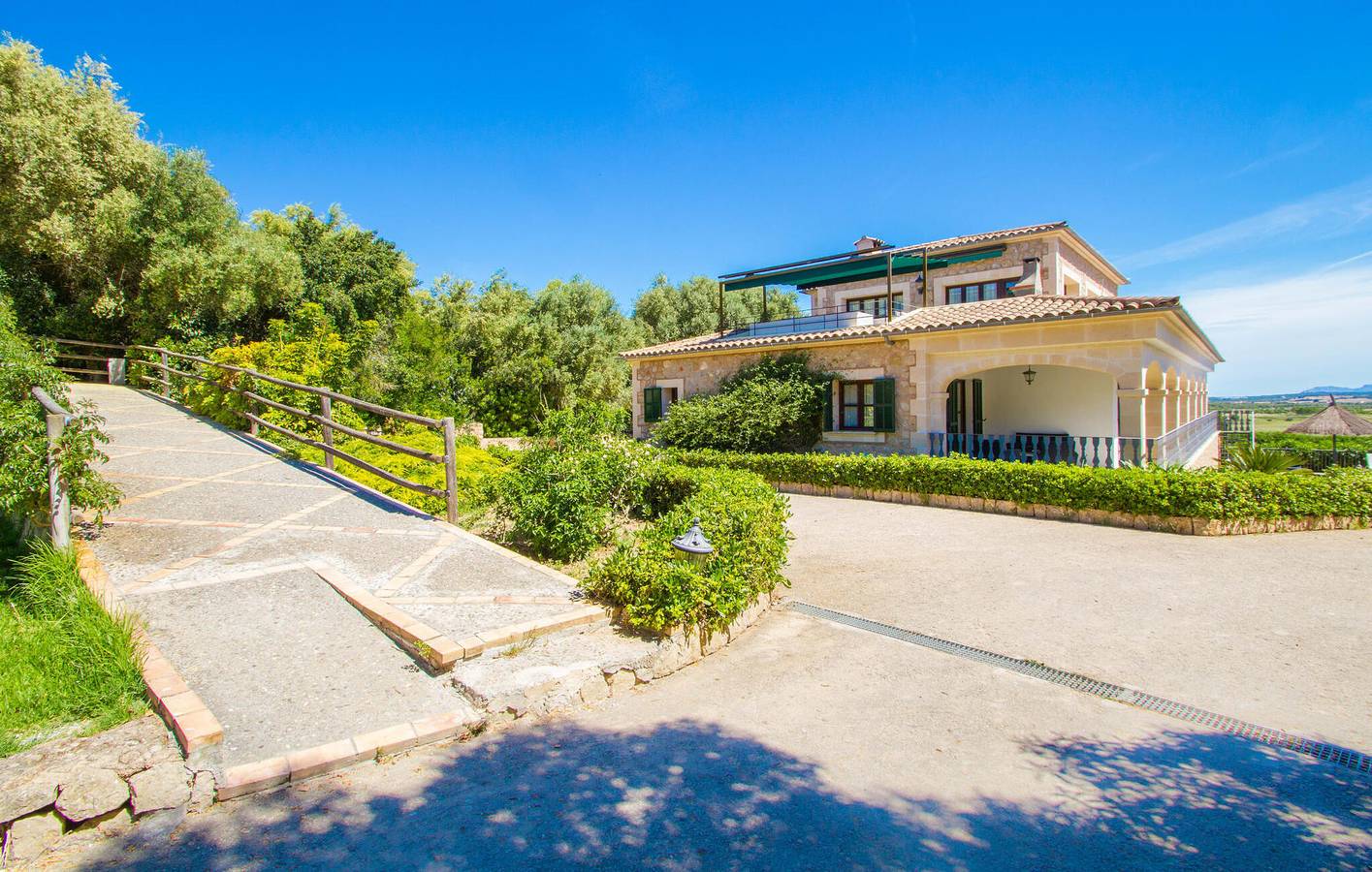 Moderno Apartamento con Piscina, Terraza y AC - 100m del Restaurante in Petra, Interior de Mallorca