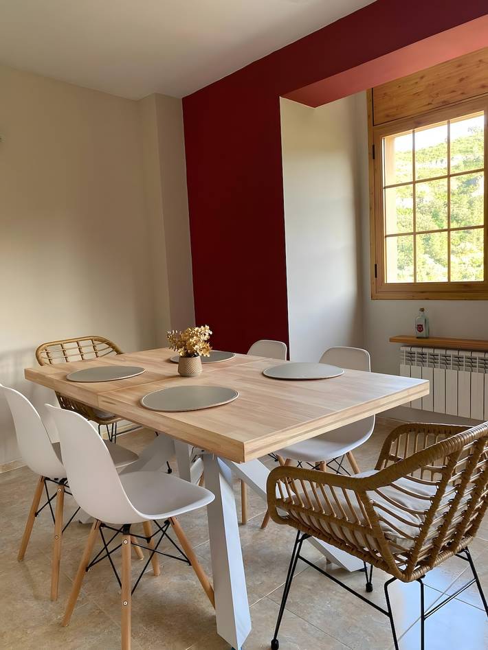 Entire apartment, Apartment 'Ca La Cabrera' with Mountain Views, Private Terrace and Wi-Fi in Alfara de Carles, Massis dels Ports