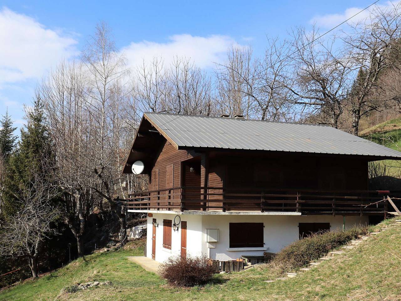 Chalet for 6-8 people with fireplace, south-facing and garage, 5 min from center in Arêches, Beaufort (Rhône-Alpes)