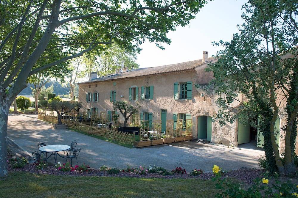 Casa de campo con vista al Canal du Midi en el corazón de los viñedos. in Ouveillan, Region de Narbonne