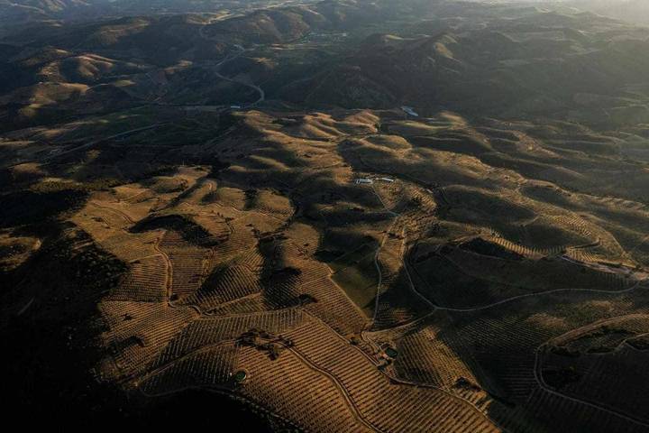 Location de vacances pour 10 personnes, avec jardin ainsi que terrasse et piscine, animaux acceptés à Vila Flor - 3