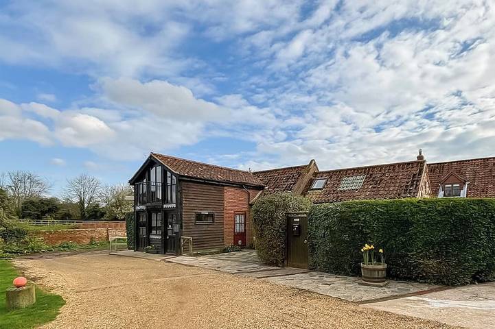 Cottage for 2 people, with garden, with pets in Holme-next-the-Sea