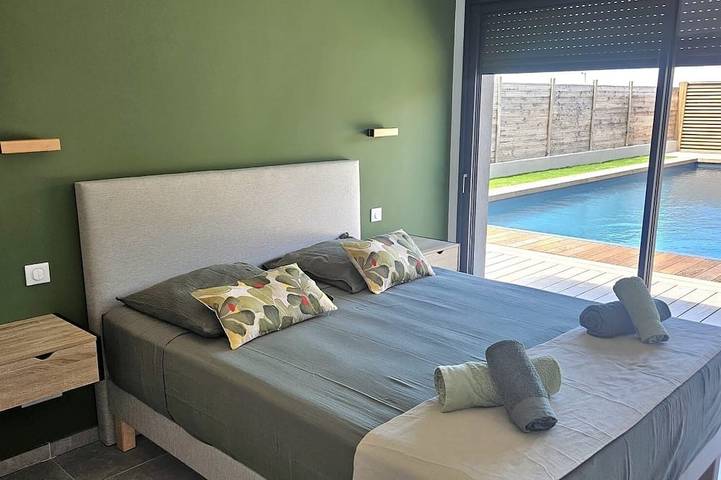 Villa 14 Personnes, Piscine Chauffee 13X4 , Proche Des Plages in Lecci, Arrondissement de Sartène