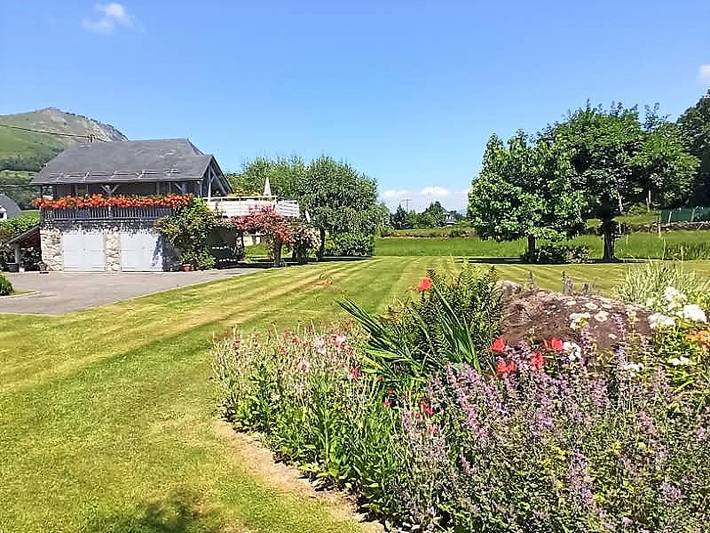 Gîte pour 2 personnes, avec jardin dans les Hautes-Pyrénées