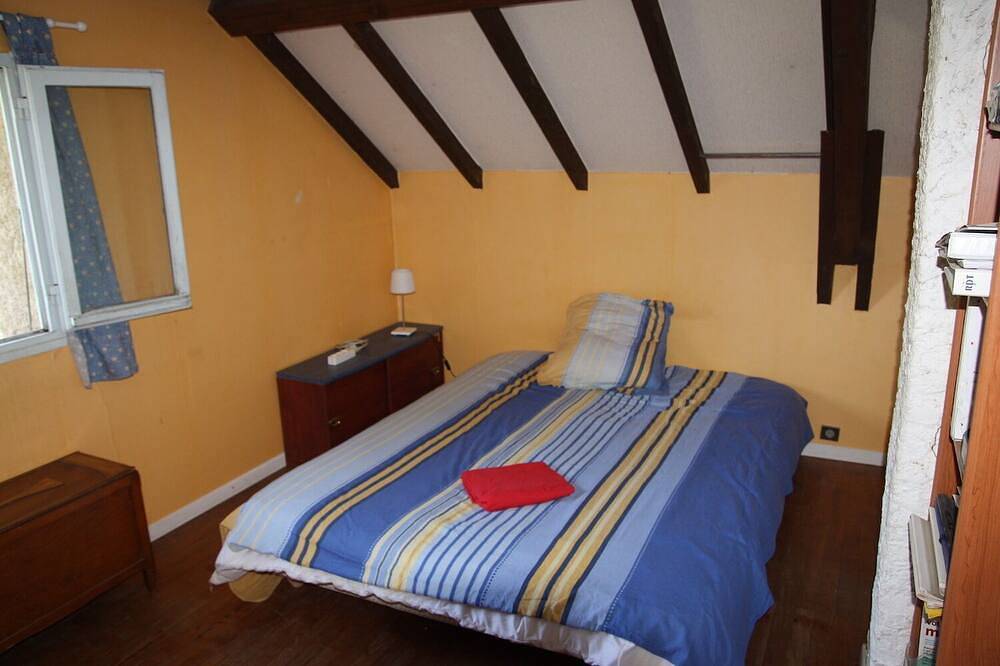 Large country house in the Hautes-Alpes, 5 mm from Lac de Pellautier in La Freissinouse, Gap region