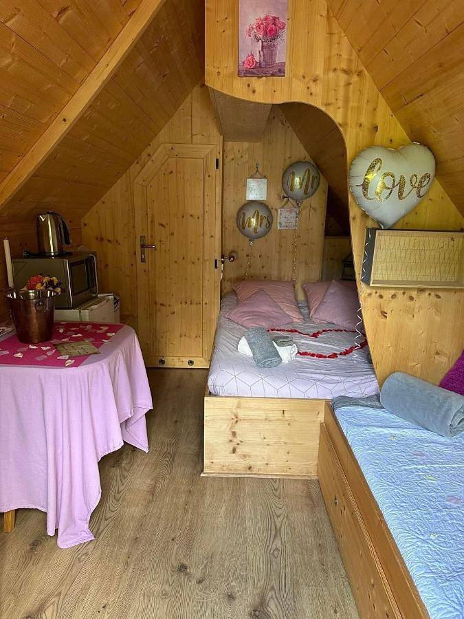 Gîte pour 2 personnes, avec vue ainsi que jardin et terrasse à Plouigneau - 3