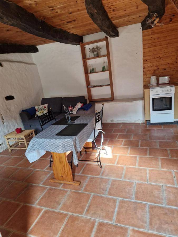 Gîte pour 2 personnes, avec vue et terrasse à Laniscat - 3