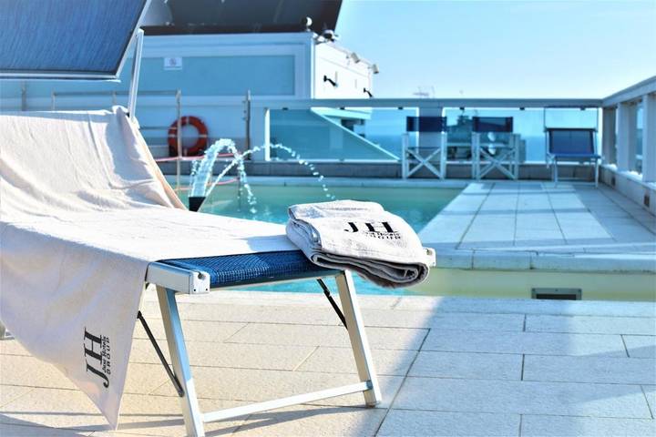Hotel für 2 Personen, mit Balkon und Kinderpool sowie Pool in Riccione