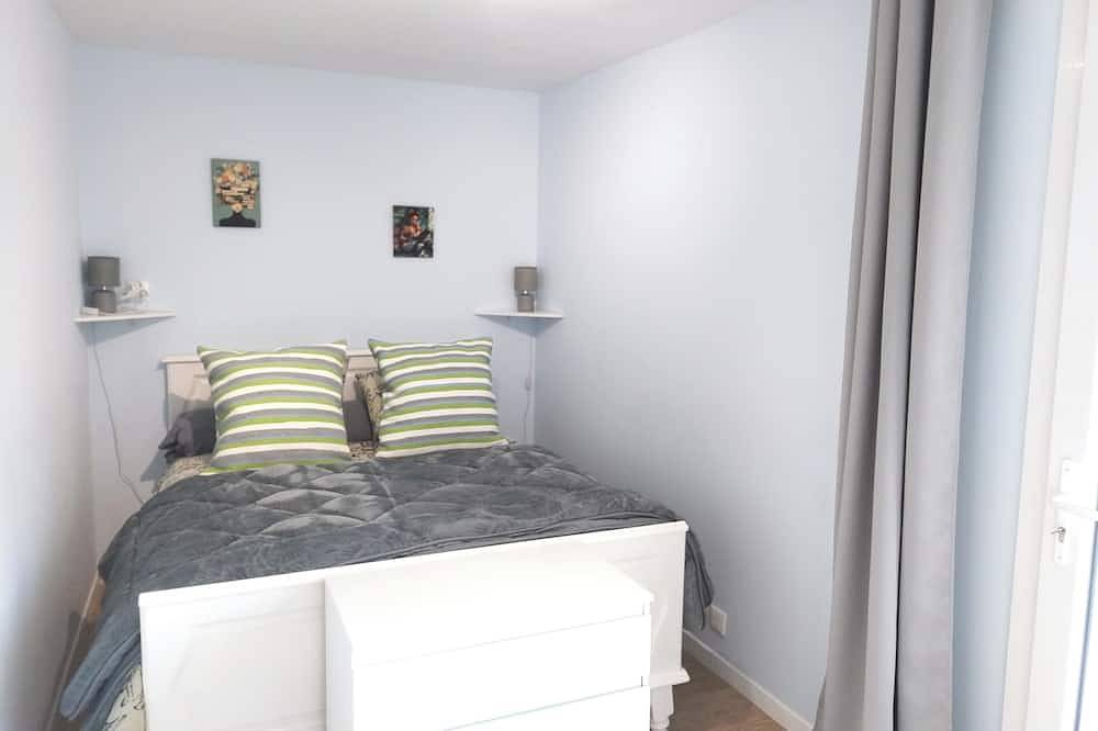 Close to Lac de Grand-Lieu, terrace, private parking in La Chevrolière, Nantes region