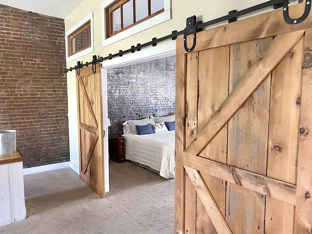 Historisches Loft in der Innenstadt | 9 + betten | 10 min nach Louisville Expo & Churchill in New Albany, Indiana