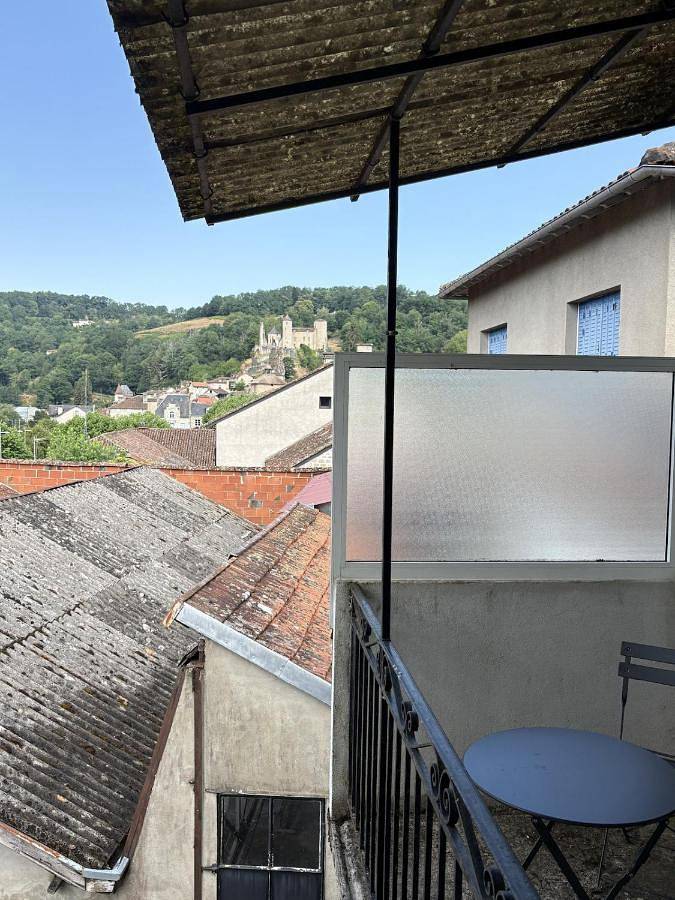 Appartement entier, Appartement calme avec extérieur in Laroquebrou, Région d'Aurillac