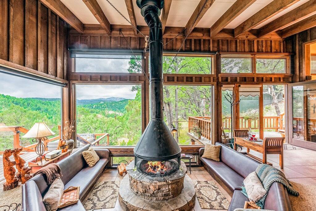 Neeley Mountain House, 2 Schlafzimmer, Schlafmöglichkeiten für 4, Whirlpool, Kaminofen in Alto, Ski Apache