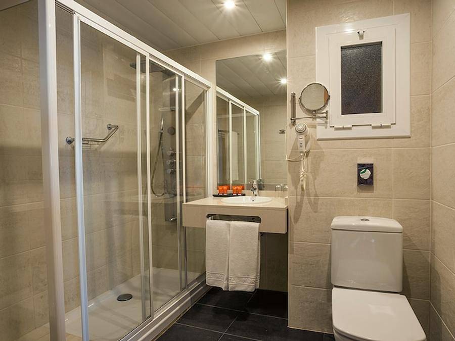 Pierre & Vacances Hotel Horitzó - Habitación 4 personas - Habitación Cuádruple - Balcón - Desayuno Incluido in Palafolls, Costa del Maresme