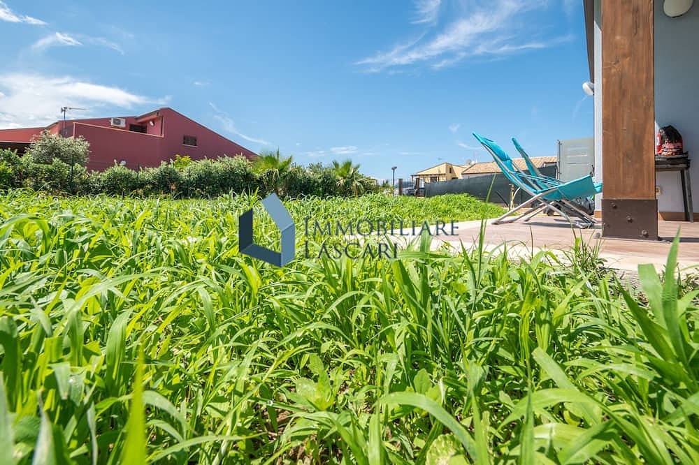 Villa Pietro a stone's throw from the sea 6 beds in Gorgo Lungo, Palermo Province