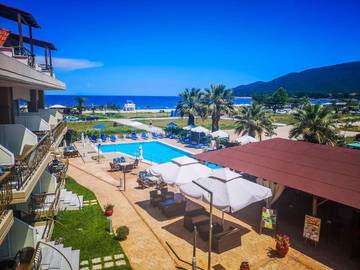 Hôtel pour 2 personnes, avec bassin pour enfant ainsi que piscine et jardin dans Stavros