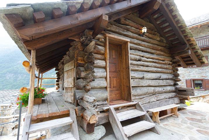 Chalet 'Casa Girod - Rascard' with Mountain View, Private Garden and Wi-Fi in Planaz, Comune di Fontainemore