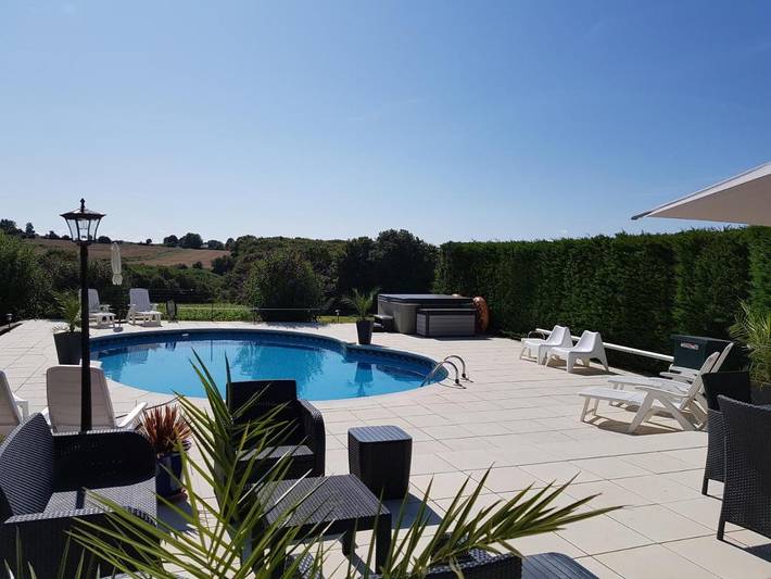 Location de vacances pour 7 personnes, avec jardin ainsi que vue et piscine à Callac - 3