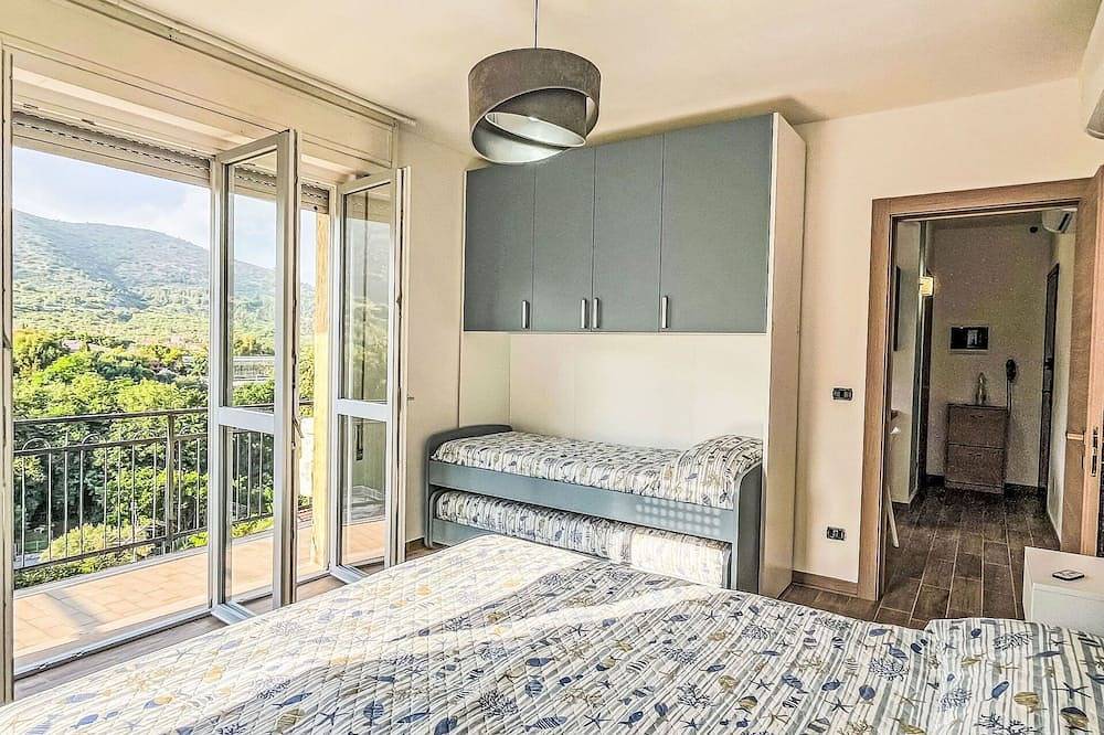 Appartamento intero, Bellissimo appartamento per 4 persone con Wifi, A/C, Tv, balcone e parcheggio in Ceriale, Riviera di Ponente