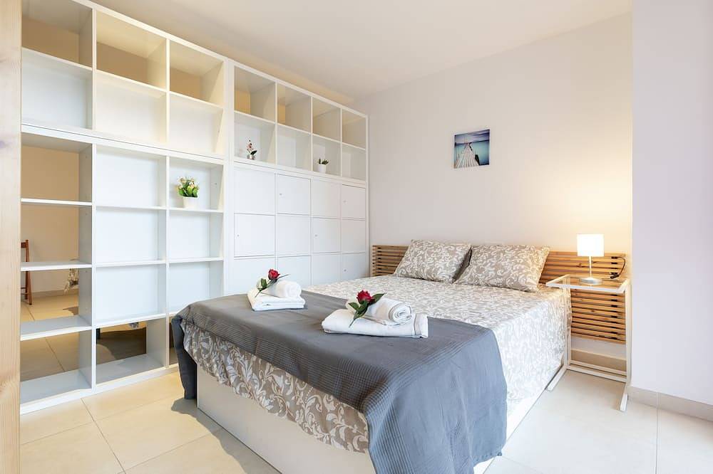 Entire apartment, Cozy studio in 15 mins from the center in Barcelona, Barcelonès