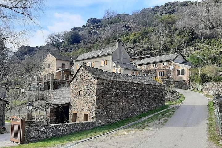 Location de vacances pour 5 personnes, avec vue et jardin à Vebron - 3