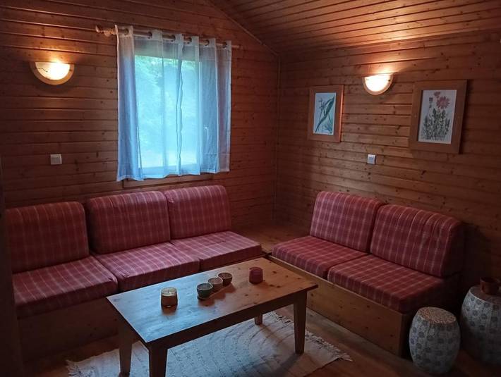 Gîte pour 6 personnes, avec Terrasse et Jardin à Uxelles