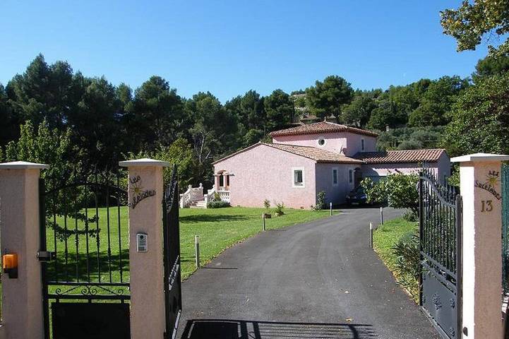 Magnificent villa for 12 with pool and jacuzzi in Provence in Salon-de-Provence, Aix-en-Provence und Umgebung