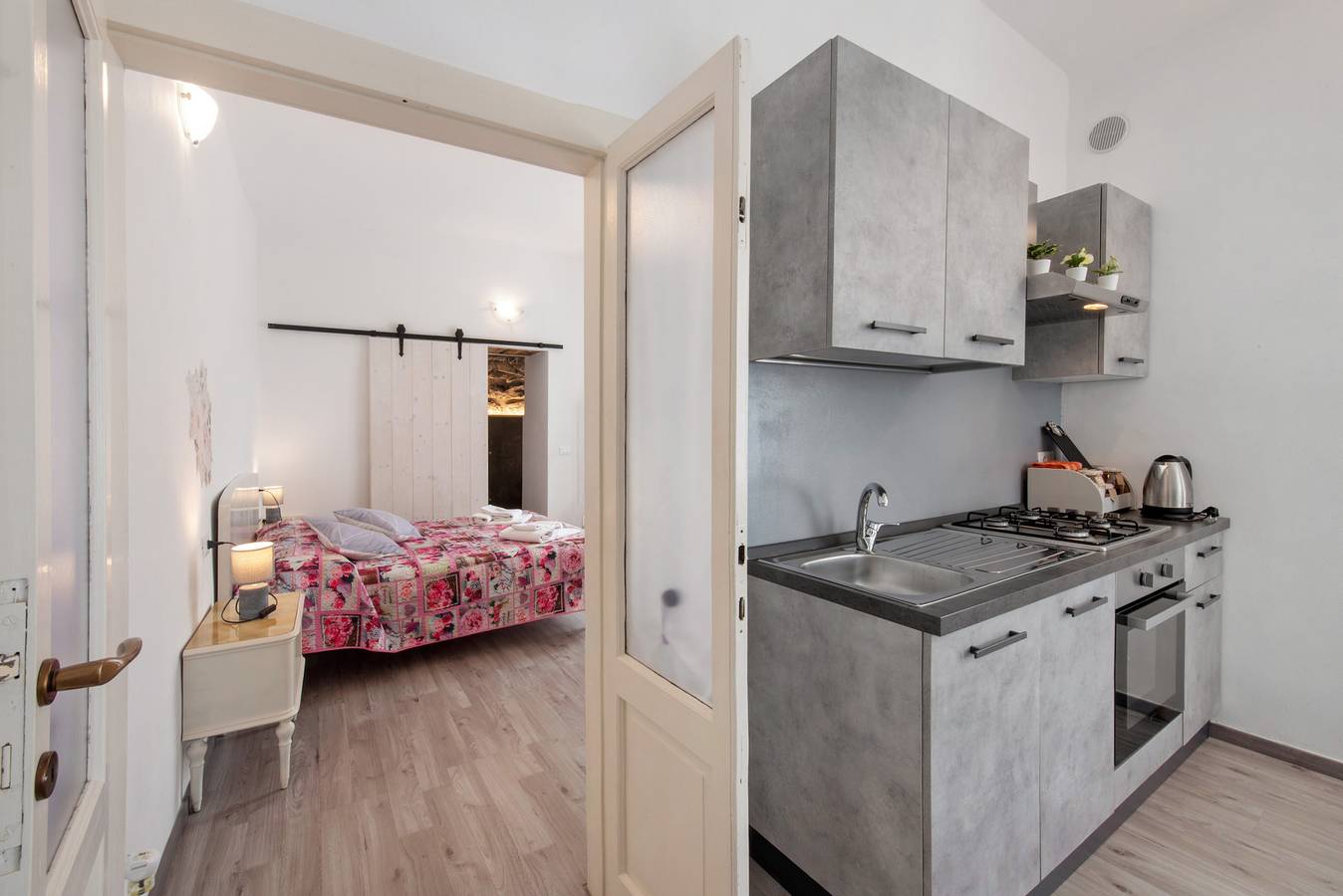 Appartamento intero, Appartamento 'Lescen White Residence - Swimming' con vista lago, piscina in comune e Wi-Fi in Bagnana (Lezzeno), Lezzeno