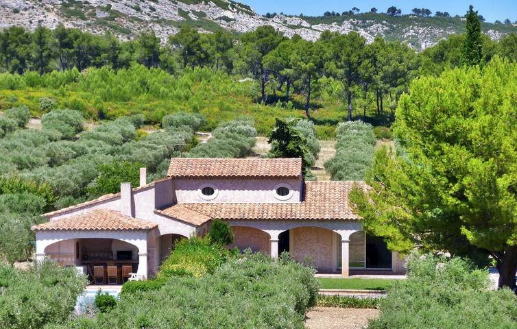 Location de vacances pour 8 personnes, avec terrasse et piscine, adapté aux familles à Mouriès - 2