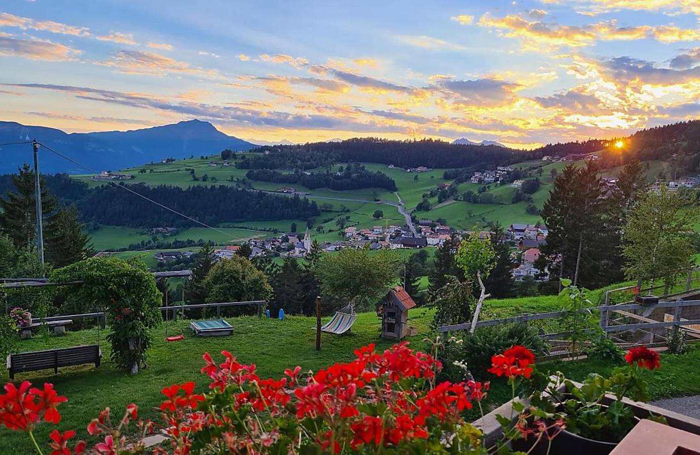 Ganze Wohnung, Ferienwohnung 'Wiese' mit Bergblick, Gemeinschaftsgarten und Wlan in Mölten, Sarntaler Alpen