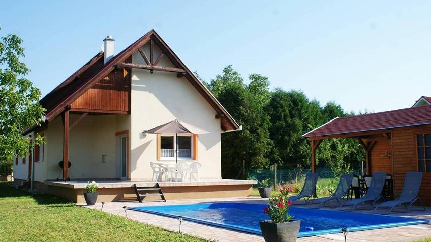 Chalet para 10 personas, con terraza y piscina - 1