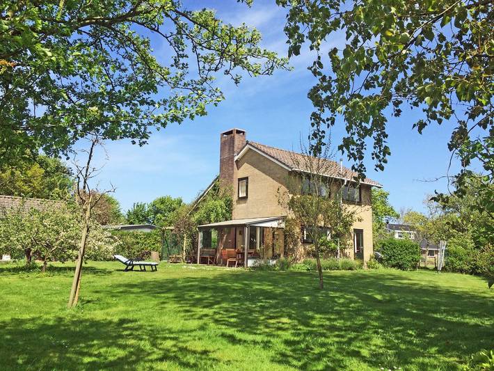 Ferienhaus für 6 Personen, mit Balkon/Terrasse und Terrasse sowie Garten in Oostkapelle