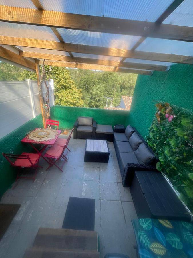 Parc de vacances pour 6 personnes, avec vue ainsi que vue sur le lac et terrasse, animaux acceptés en Auvergne - 2