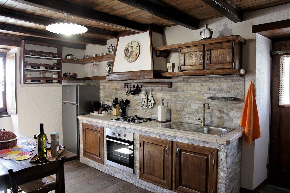 A dip into the past?Relaxation in nature? Ancient atmospheres--it's the place to be! in Prato Sopralacroce, Borzonasca