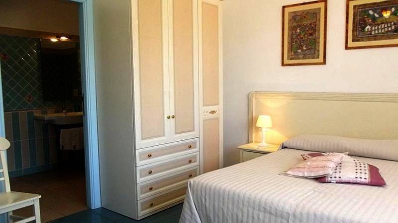 Large Double or Twin Room in Isola del Giglio