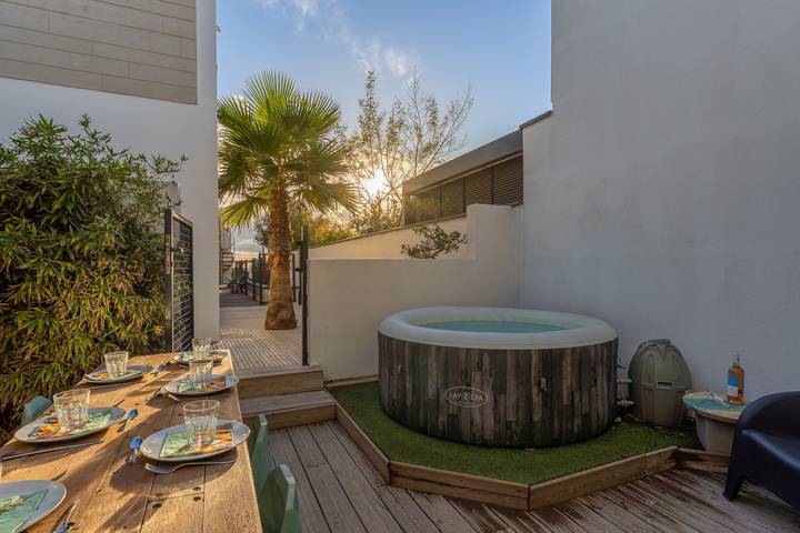 Gîte pour 7 personnes, avec jacuzzi ainsi que terrasse et piscine, animaux acceptés à Agde - 2